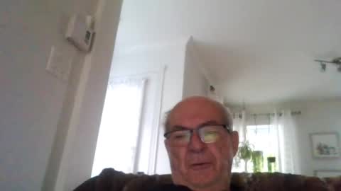 Snapshot of bernard1102 chatting on June 30, 2026, 9:43 am bernard1102 online show from June 30, 2026, 9:43 am