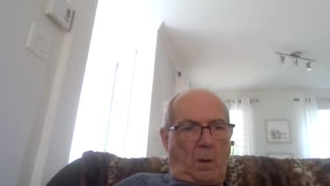 Snapshot of bernard1102 chatting on July 4, 2026, 1:17 pm bernard1102 online show from July 4, 2026, 1:17 pm