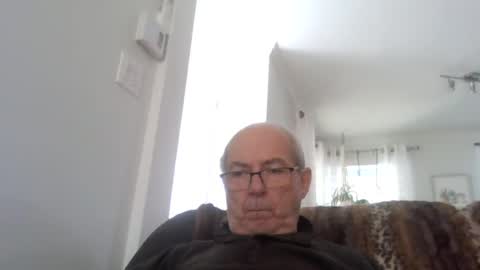 Snapshot of bernard1102 chatting on July 6, 2026, 1:52 pm bernard1102 online show from July 6, 2026, 1:52 pm