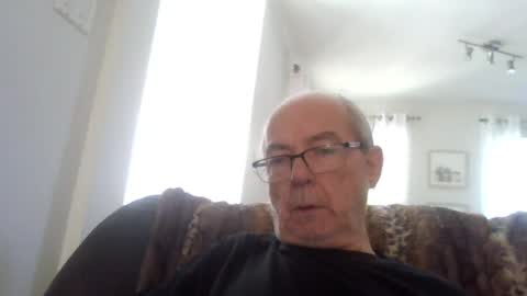Snapshot of bernard1102 chatting on July 7, 2026, 1:04 pm bernard1102 online show from July 7, 2026, 1:04 pm
