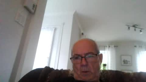 Snapshot of bernard1102 chatting on July 14, 2026, 10:21 am bernard1102 online show from July 14, 2026, 10:21 am