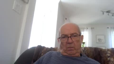 Snapshot of bernard1102 chatting on July 17, 2026, 1:40 pm bernard1102 online show from July 17, 2026, 1:40 pm