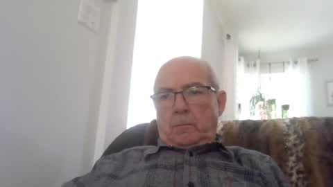 Snapshot of bernard1102 chatting on July 18, 2026, 1:59 pm bernard1102 online show from July 18, 2026, 1:59 pm