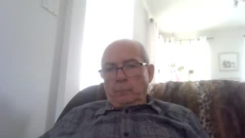 Snapshot of bernard1102 chatting on July 19, 2026, 5:05 pm bernard1102 online show from July 19, 2026, 5:05 pm