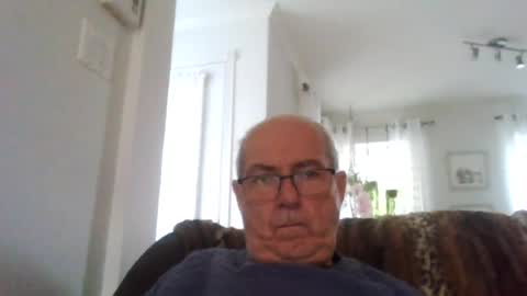 Snapshot of bernard1102 chatting on July 20, 2026, 10:29 am bernard1102 online show from July 20, 2026, 10:29 am