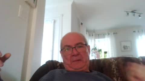 Snapshot of bernard1102 chatting on July 20, 2026, 10:39 am bernard1102 online show from July 20, 2026, 10:39 am