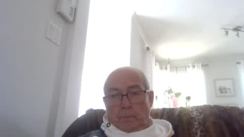Snapshot of bernard1102 chatting on July 21, 2026, 4:42 pm bernard1102 online show from July 21, 2026, 4:42 pm