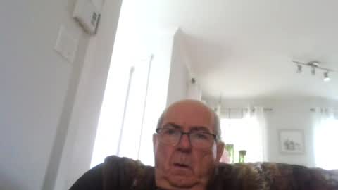 Snapshot of bernard1102 chatting on July 23, 2026, 12:14 pm bernard1102 online show from July 23, 2026, 12:14 pm