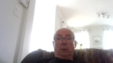Snapshot of bernard1102 chatting on July 25, 2026, 4:37 pm bernard1102 online show from July 25, 2026, 4:37 pm