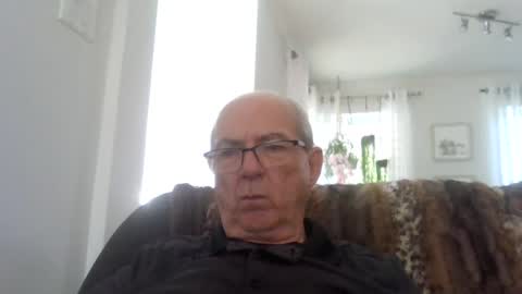 Snapshot of bernard1102 chatting on July 31, 2026, 1:54 pm bernard1102 online show from July 31, 2026, 1:54 pm