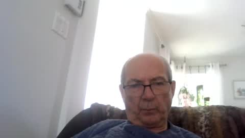 Snapshot of bernard1102 chatting on August 1, 2026, 2:38 pm bernard1102 online show from August 1, 2026, 2:38 pm