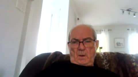 Snapshot of bernard1102 chatting on August 5, 2026, 11:02 am bernard1102 online show from August 5, 2026, 11:02 am
