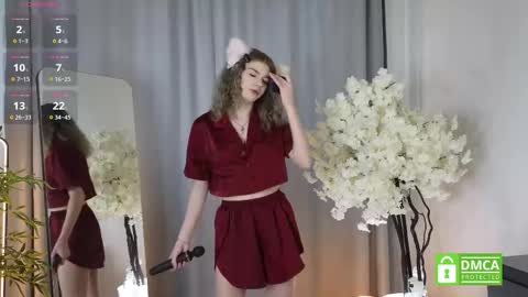 Aurora online show from September 23, 2025, 11:35 am