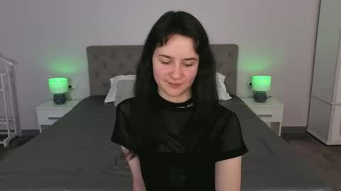 Snapshot of berrydiva chatting on April 27, 2026, 8:18 pm Violette online show from April 27, 2026, 8:18 pm