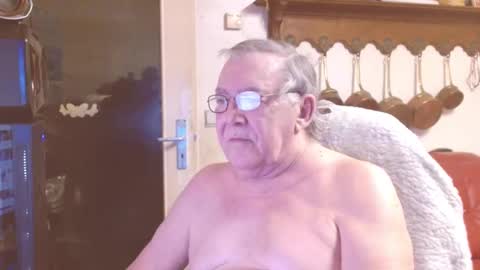 Snapshot of best127 chatting on February 5, 2025, 1:37 am jean online show from February 5, 2025, 1:37 am