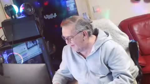 Snapshot of best127 chatting on March 3, 2025, 8:21 pm jean online show from March 3, 2025, 8:21 pm