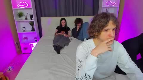 Danny and Kira online show from March 4, 2025, 8:13 am