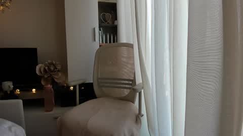 Vicky   online show from October 24, 2025, 6:32 am