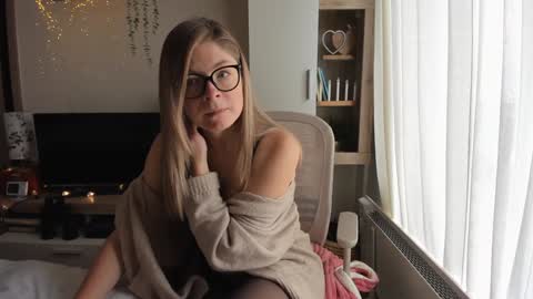 Vicky   online show from March 19, 2026, 8:07 am