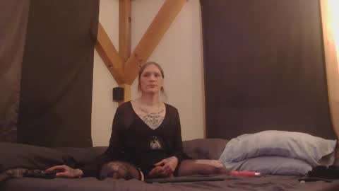 Snapshot of betsybradcock chatting on February 11, 2026, 9:09 pm Betsy online show from February 11, 2026, 9:09 pm