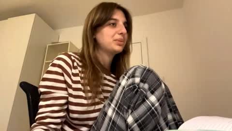 Snapshot of beulahweikert chatting on May 9, 2026, 6:13 pm Lina online show from May 9, 2026, 6:13 pm