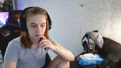 Snapshot of beverly_yay chatting on April 23, 2026, 10:14 am beverly_yay online show from April 23, 2026, 10:14 am