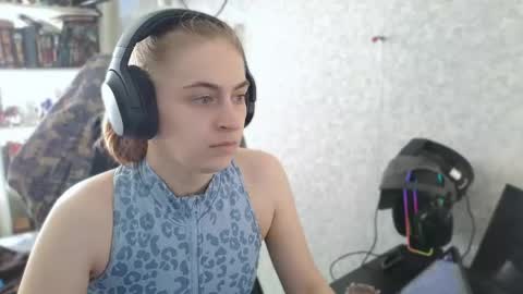 Snapshot of beverly_yay chatting on June 2, 2026, 6:48 am beverly_yay online show from June 2, 2026, 6:48 am