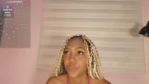 biancaa__18 online show from November 21, 2025, 7:56 pm