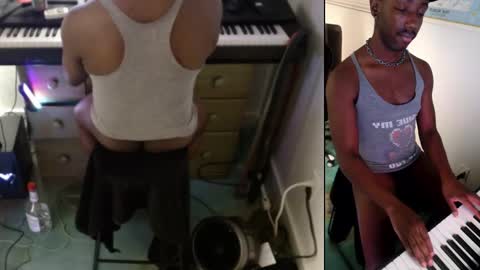 Snapshot of bicepsandfrot chatting on February 26, 2025, 10:58 am BicepsandFrot online show from February 26, 2025, 10:58 am