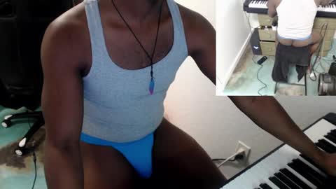 Snapshot of bicepsandfrot chatting on February 28, 2025, 10:52 am BicepsandFrot online show from February 28, 2025, 10:52 am