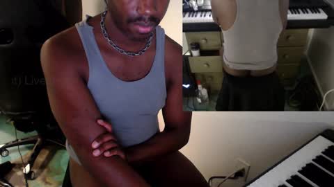 Snapshot of bicepsandfrot chatting on March 2, 2025, 12:01 pm BicepsandFrot online show from March 2, 2025, 12:01 pm