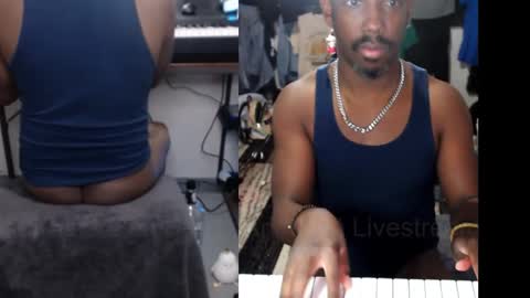 Snapshot of bicepsandfrot chatting on September 21, 2025, 1:18 am BicepsandFrot online show from September 21, 2025, 1:18 am