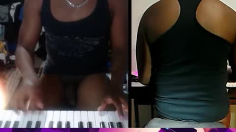 Snapshot of bicepsandfrot chatting on October 29, 2025, 12:46 am BicepsandFrot online show from October 29, 2025, 12:46 am