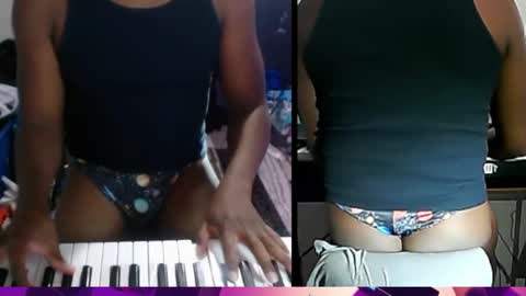 Snapshot of bicepsandfrot chatting on November 18, 2025, 4:28 am BicepsandFrot online show from November 18, 2025, 4:28 am