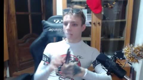 big_joni online show from December 17, 2025, 9:26 am