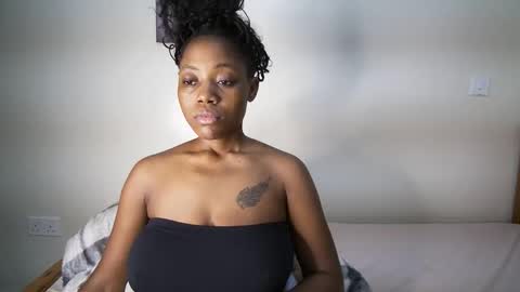 bigassmello_ online show from May 18, 2026, 4:29 am