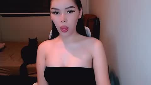 Mia online show from July 2, 2026, 2:45 pm