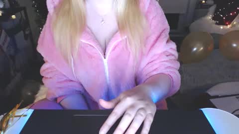 bigboobs_cutie online show from January 1, 2025, 10:35 pm