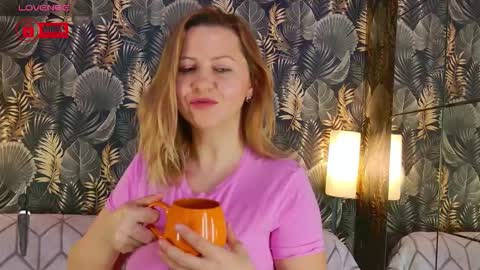 Snapshot of bigboobsarri chatting on February 27, 2026, 2:44 am BigBoobsArri online show from February 27, 2026, 2:44 am