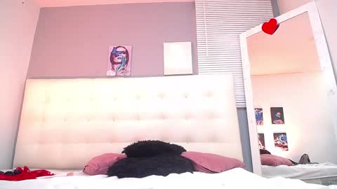 Snapshot of bigbooty_mommy chatting on December 15, 2024, 5:53 pm Mia online show from December 15, 2024, 5:53 pm