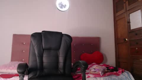 bigclit_isa online show from March 16, 2026, 1:11 am