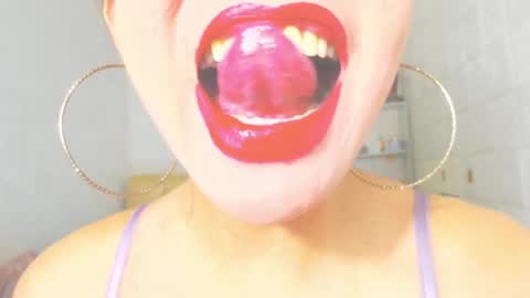 kiki online show from May 7, 2026, 6:02 pm