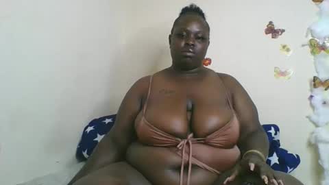 Snapshot of bigg_cate chatting on November 10, 2025, 10:53 pm Bigg Cate online show from November 10, 2025, 10:53 pm