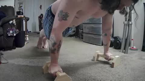 biggerisbetter21 online show from December 14, 2024, 12:44 am