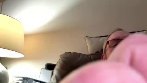 biggloves4bighands online show from April 26, 2026, 11:35 pm