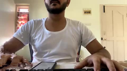 Snapshot of bighandsomesatisfy chatting on January 3, 2025, 8:00 am bighandsomesatisfy online show from January 3, 2025, 8:00 am