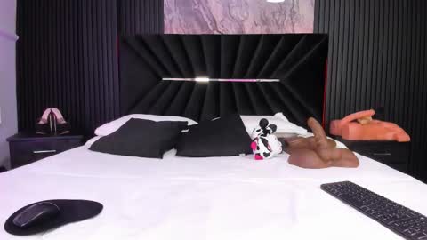 Zayra online show from November 22, 2025, 11:09 am