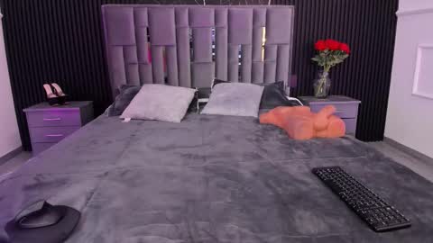 Zayra online show from March 12, 2026, 8:09 am