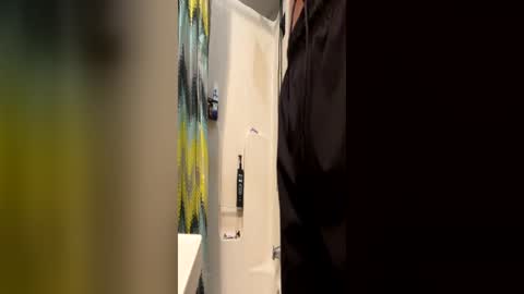 bigskinnyboyshh online show from June 25, 2026, 2:22 am