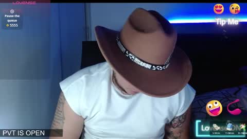 Snapshot of bigthick_blackcock chatting on April 15, 2026, 7:58 pm MANUEL online show from April 15, 2026, 7:58 pm